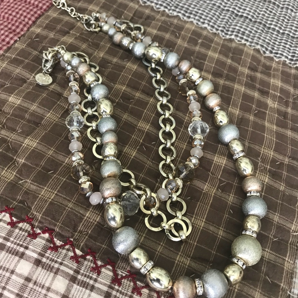 White House black market necklace